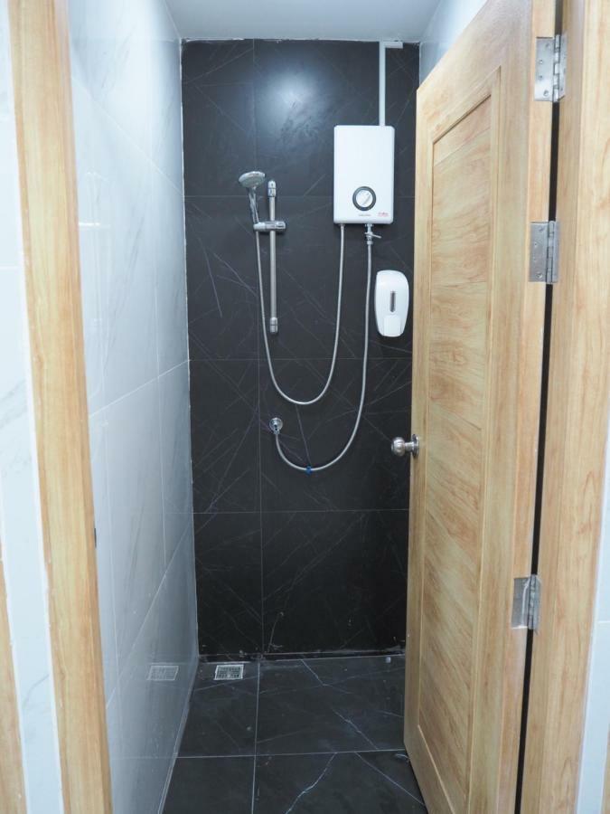 Terminal Hostel Лампанг Екстериор снимка