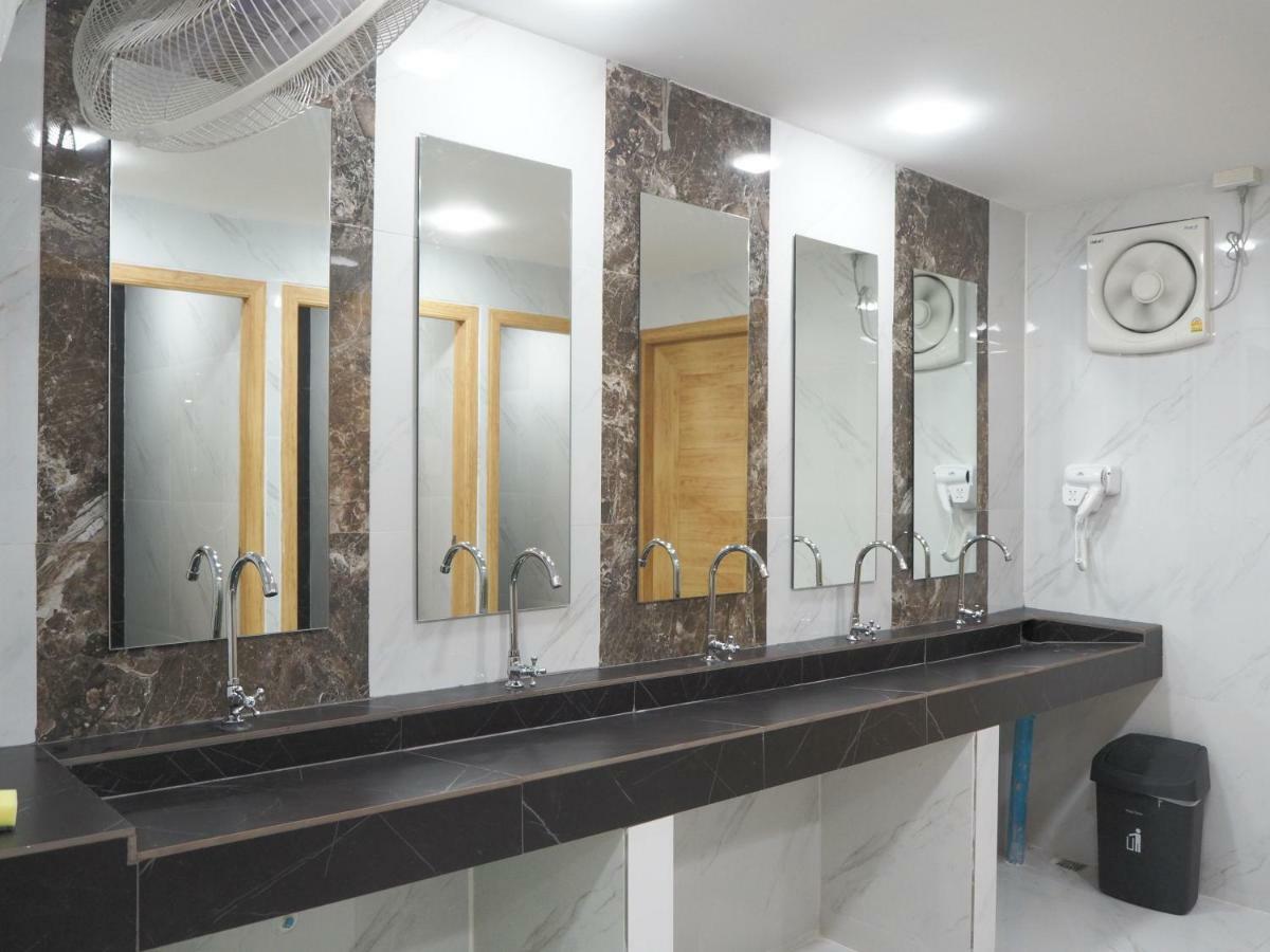 Terminal Hostel Лампанг Екстериор снимка
